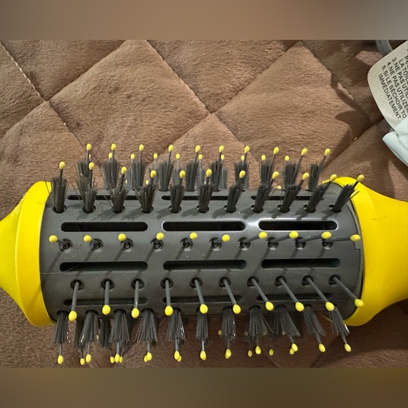 Drybar Bright Yellow Styling Brush E-101 - Picture 4 of 5